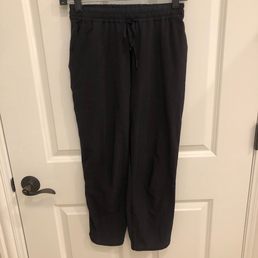 Lululemon cropped pants perfect condition!